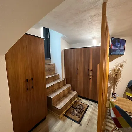 Apartment Tim 1
